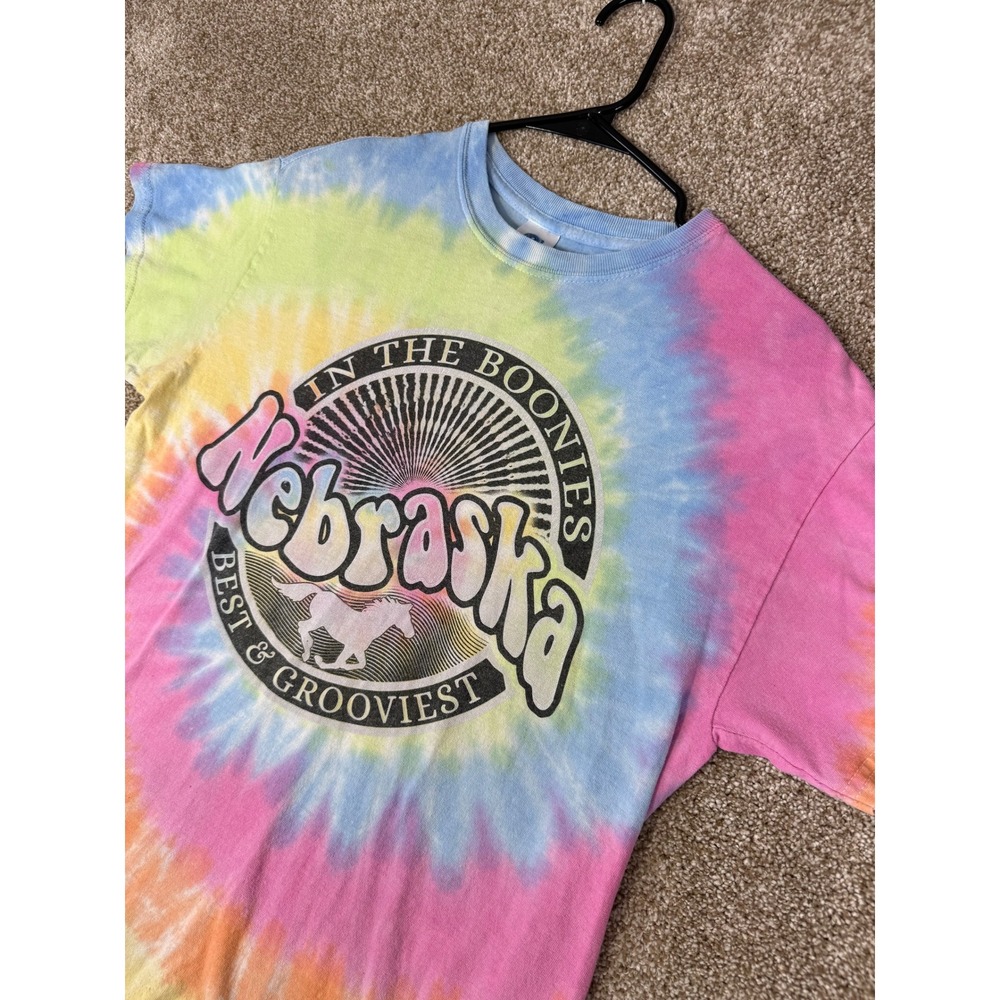 Nebraska In The Boonies Best Grooviest Tie Dye T-Shirt Mens M‎ Retro Americana